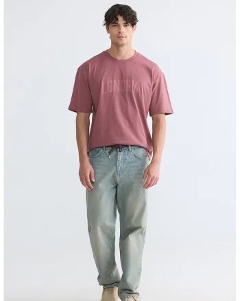Tricou cu decolteu la baza gatului si text, Roz zmeuriu