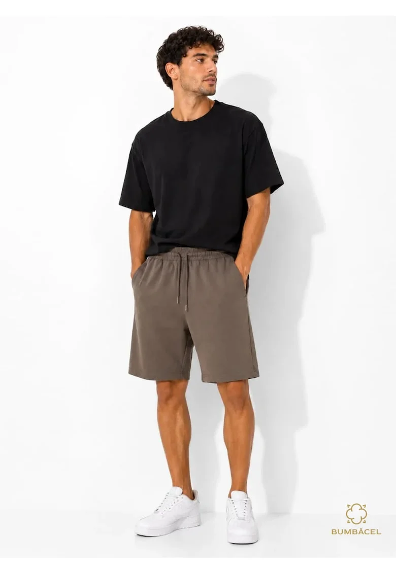 Pantaloni sport scurti pentru barbati, din bumbac, cu buzunare si snur in talie, Maro