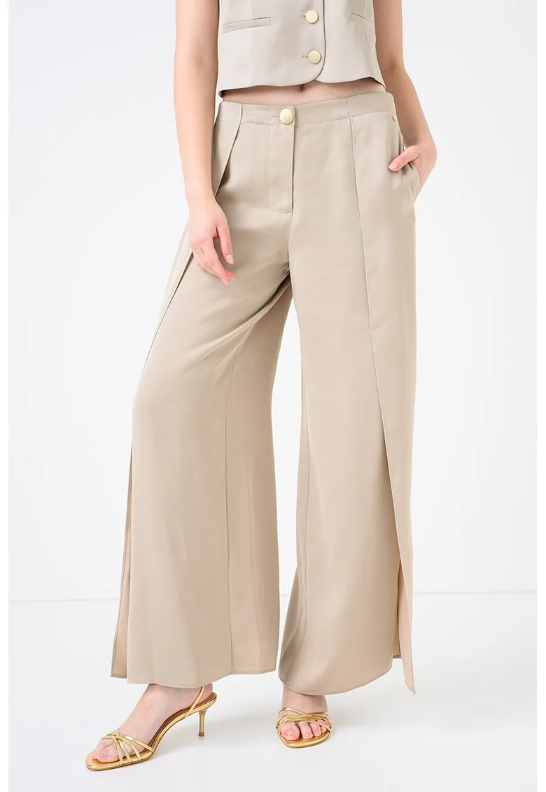 Pantaloni cu croiala ampla si pliuri frontale, Bej