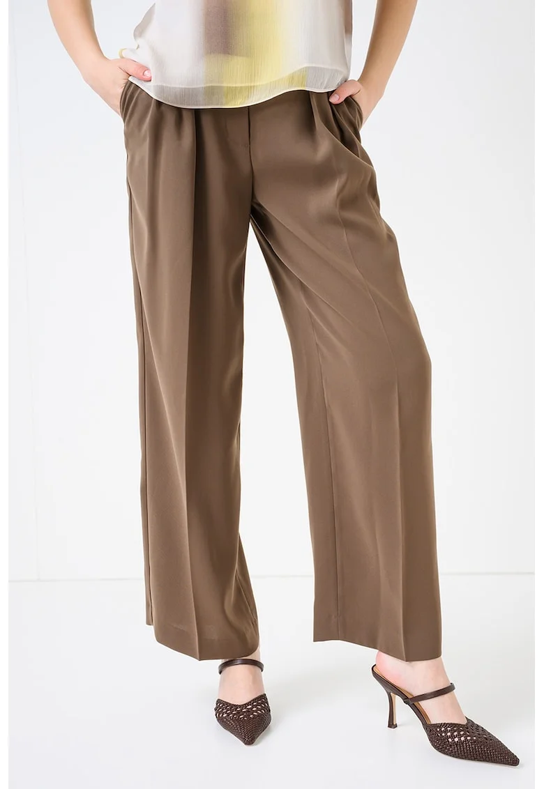 Pantaloni eleganti cu croiala ampla si pliuri, Maro