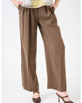 Pantaloni eleganti cu croiala ampla si pliuri, Maro