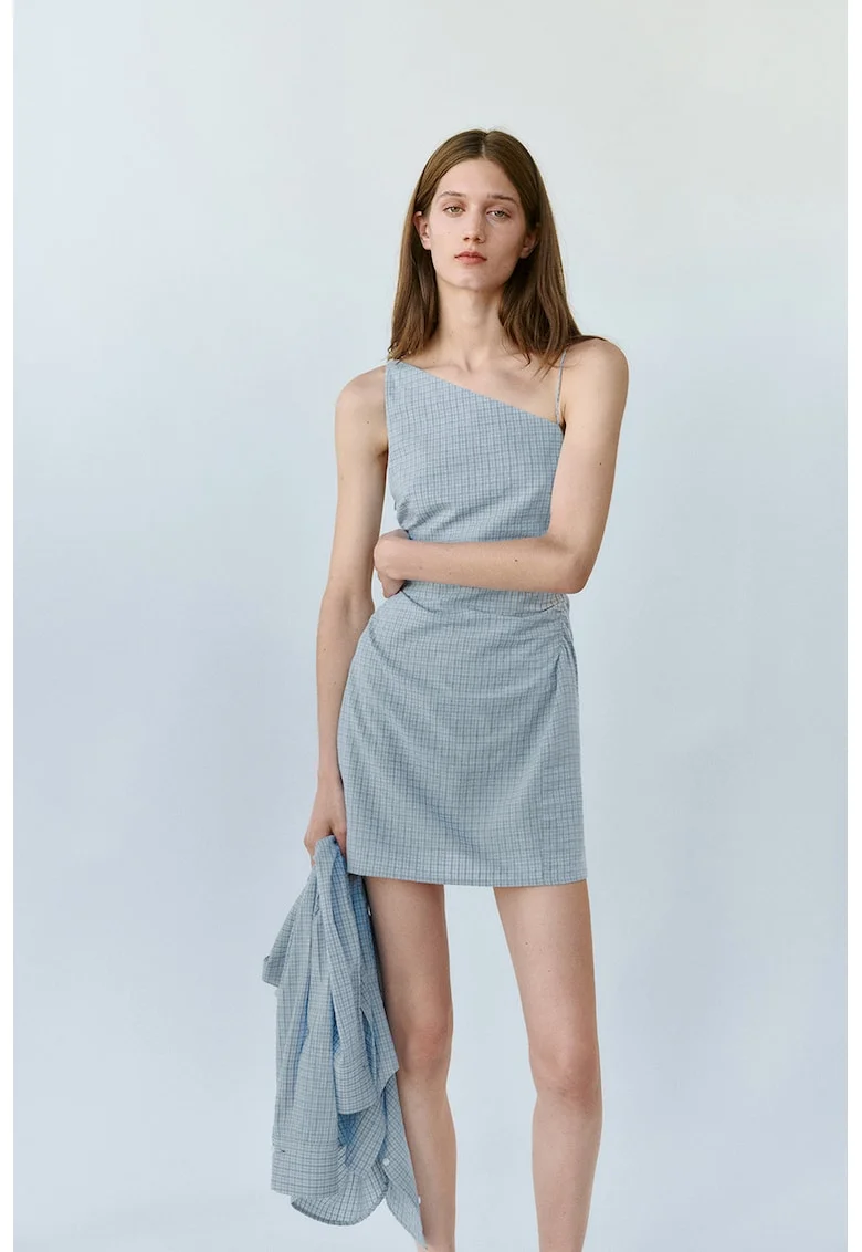 Rochie cu decolteu pe un umar si model in carouri, Albastru pastel/Maro cafeniu