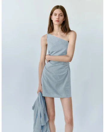 Rochie cu decolteu pe un umar si model in carouri, Albastru pastel/Maro cafeniu