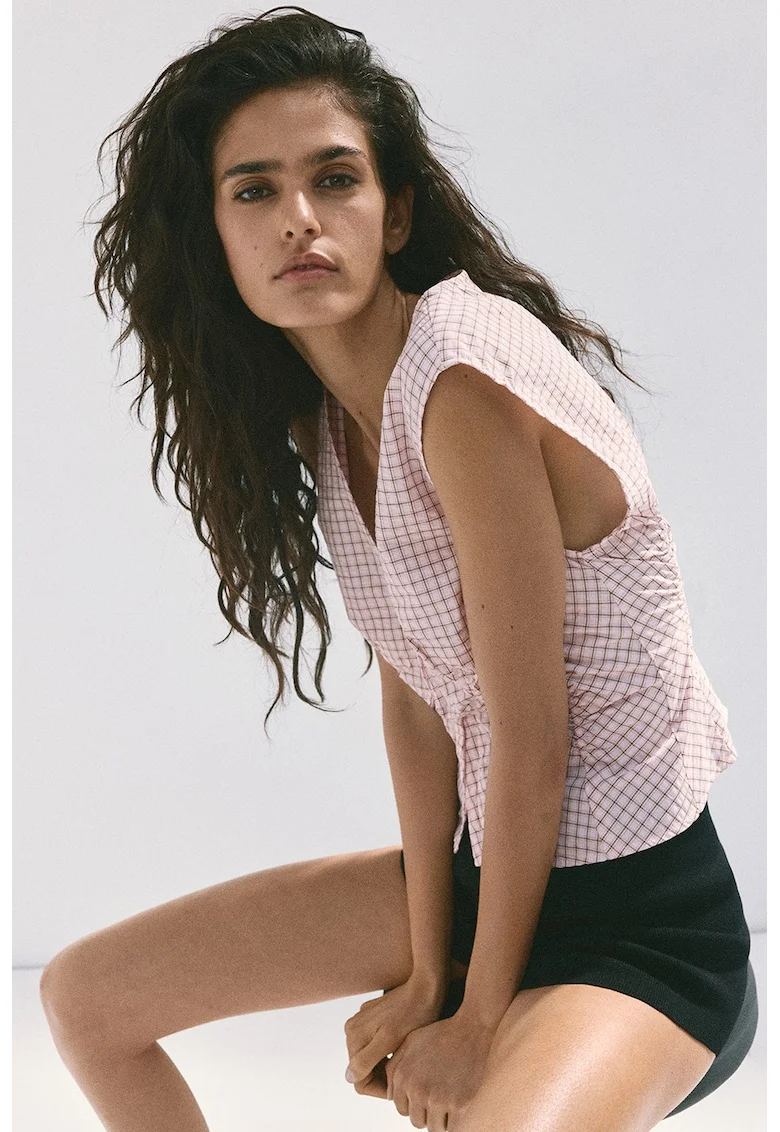 Bluza cu model in carouri si decolteu in V, Roz deschis/Maro Siena