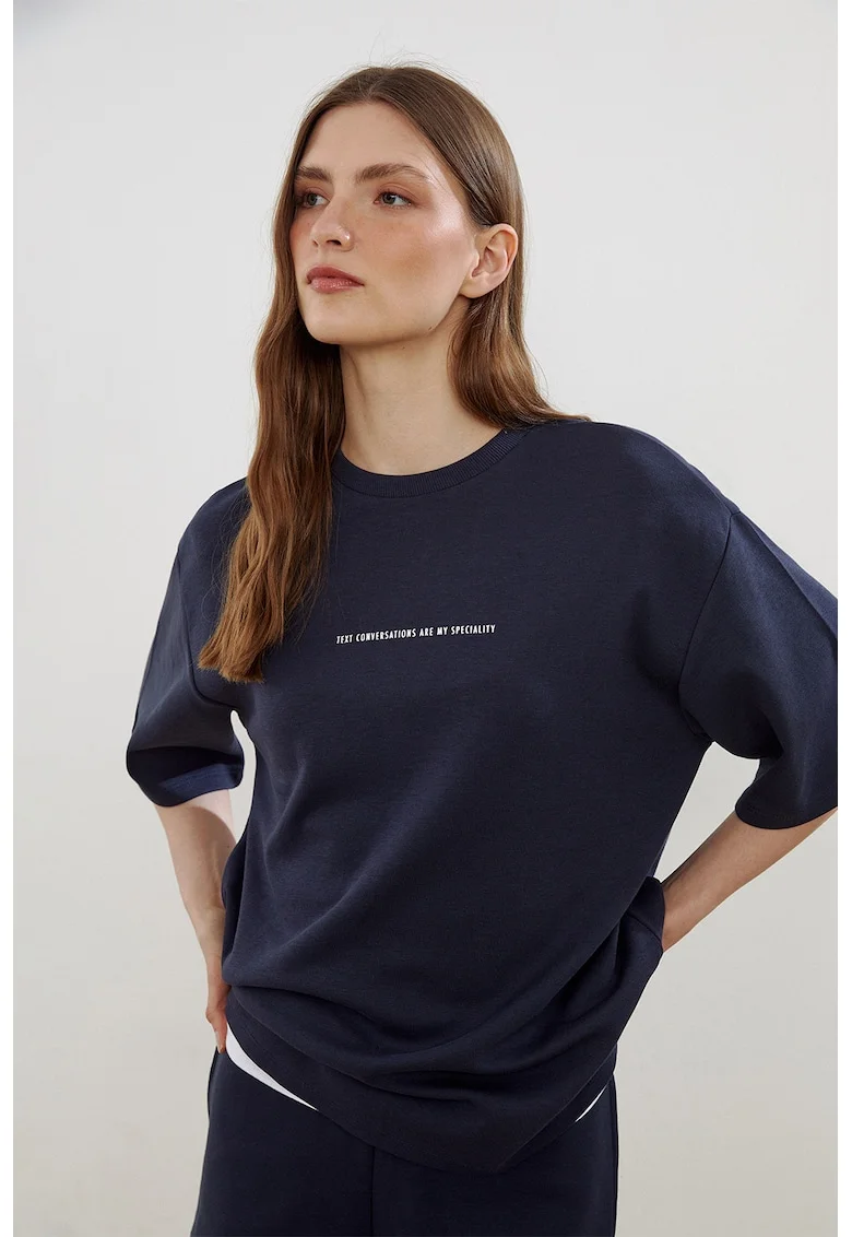 Tricou supradimensionat cu imprimeu text discret, Bleumarin