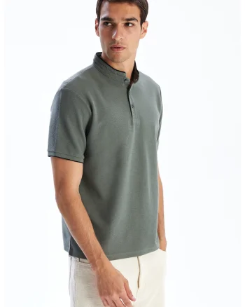 Tricou cu fenta cu nasturi, Kaki