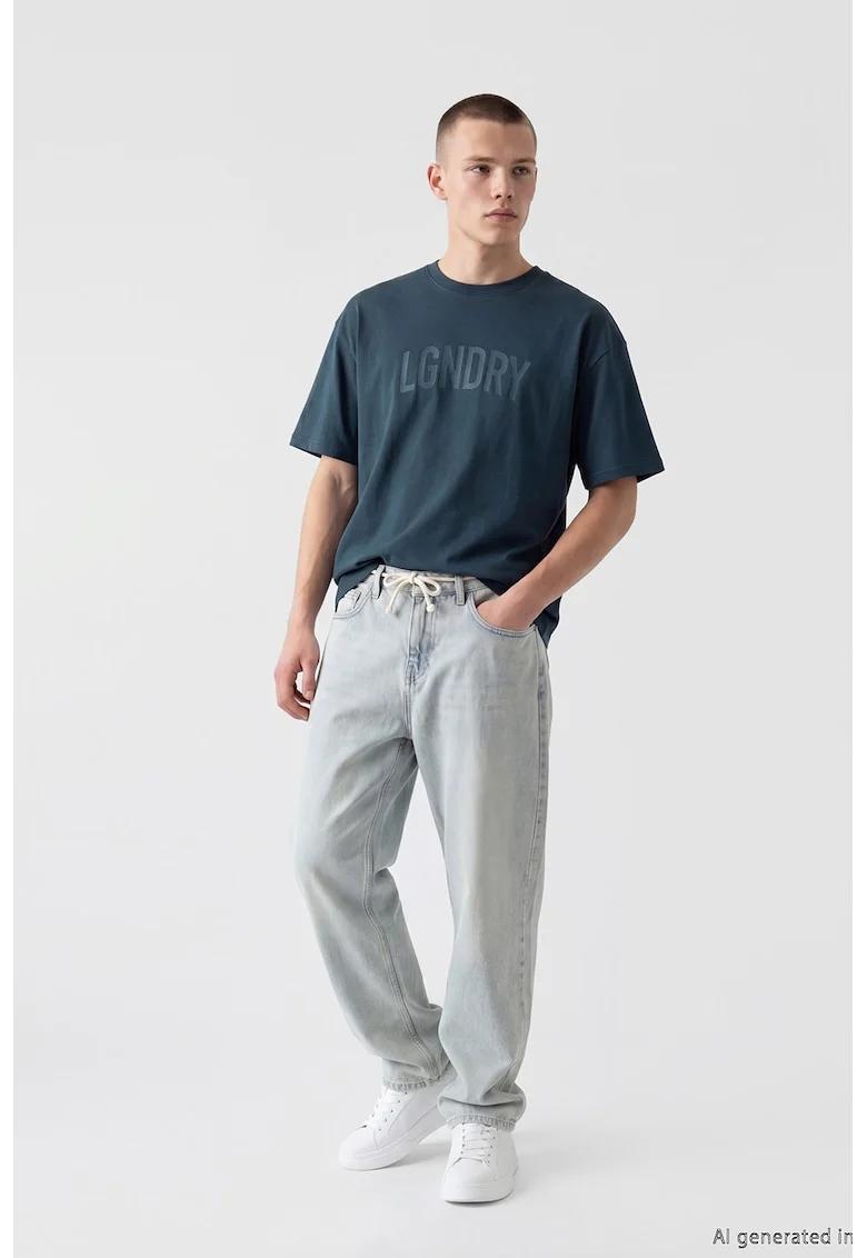 Tricou cu decolteu la baza gatului si text, Albastru petrol