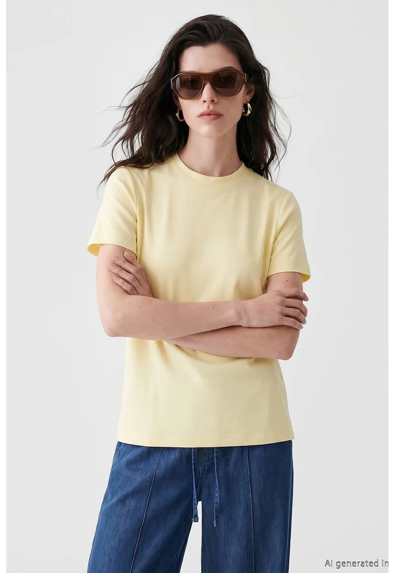 Tricou uni cu decolteu la baza gatului, Galben pastel