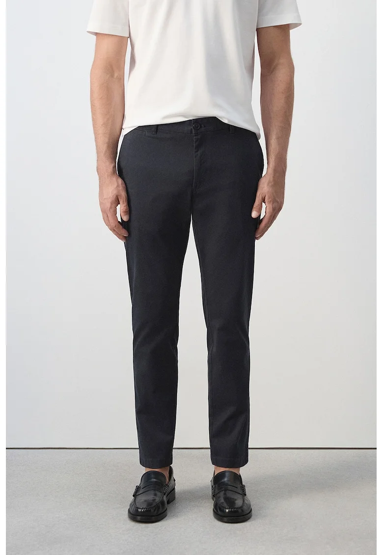 Pantaloni chino conici cu buzunare