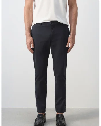 Pantaloni chino conici cu buzunare