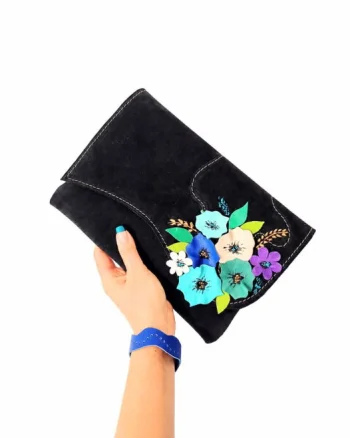 Plic bleumarin handmade  din piele naturala intoarsa  , cu flori 3D multicolore