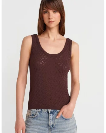 Bluza dama,  fara maneci, cu nervuri texturate, maro, tricot subtire,