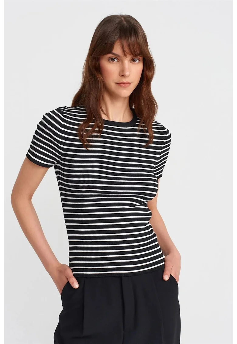 Bluza dama,  tricotata cu nervuri si dungi, negru, casual, maneca scurta, fara inchidere,