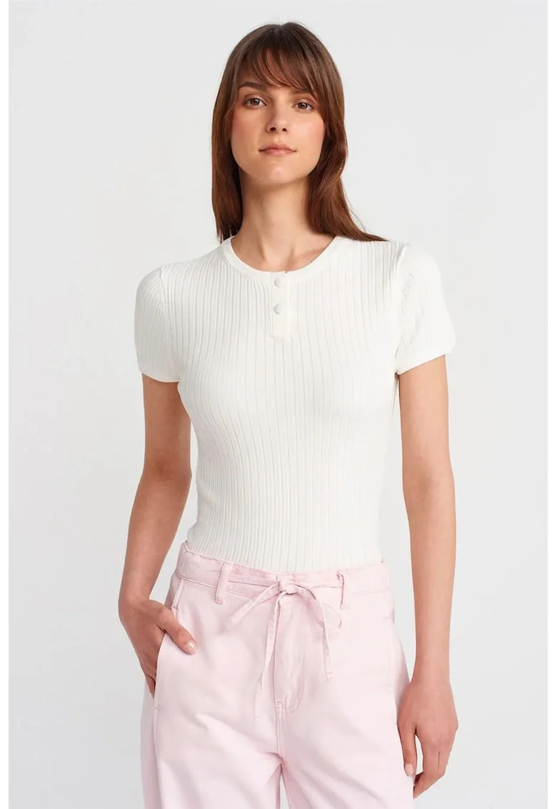 Bluza  slim, maneca scurta, alb, viscoza si poliamida,