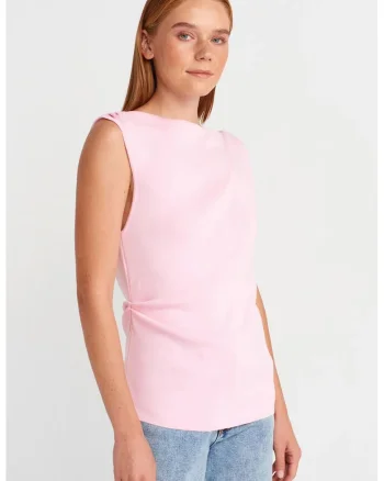 Bluza dama,  fara maneci, decolteu barcuta, roz pudra, material subtire,