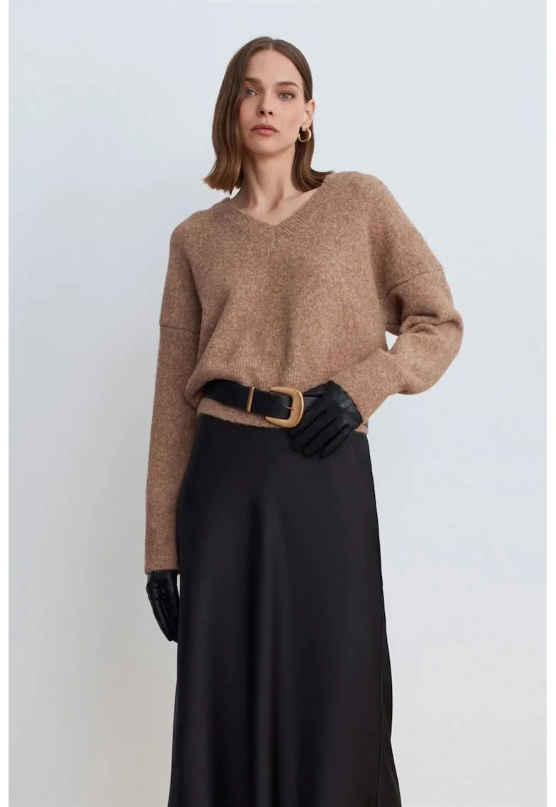 Pulover dama,  regular-fit, cu decolteu in V, maneci lungi, maro camel, tricotat,