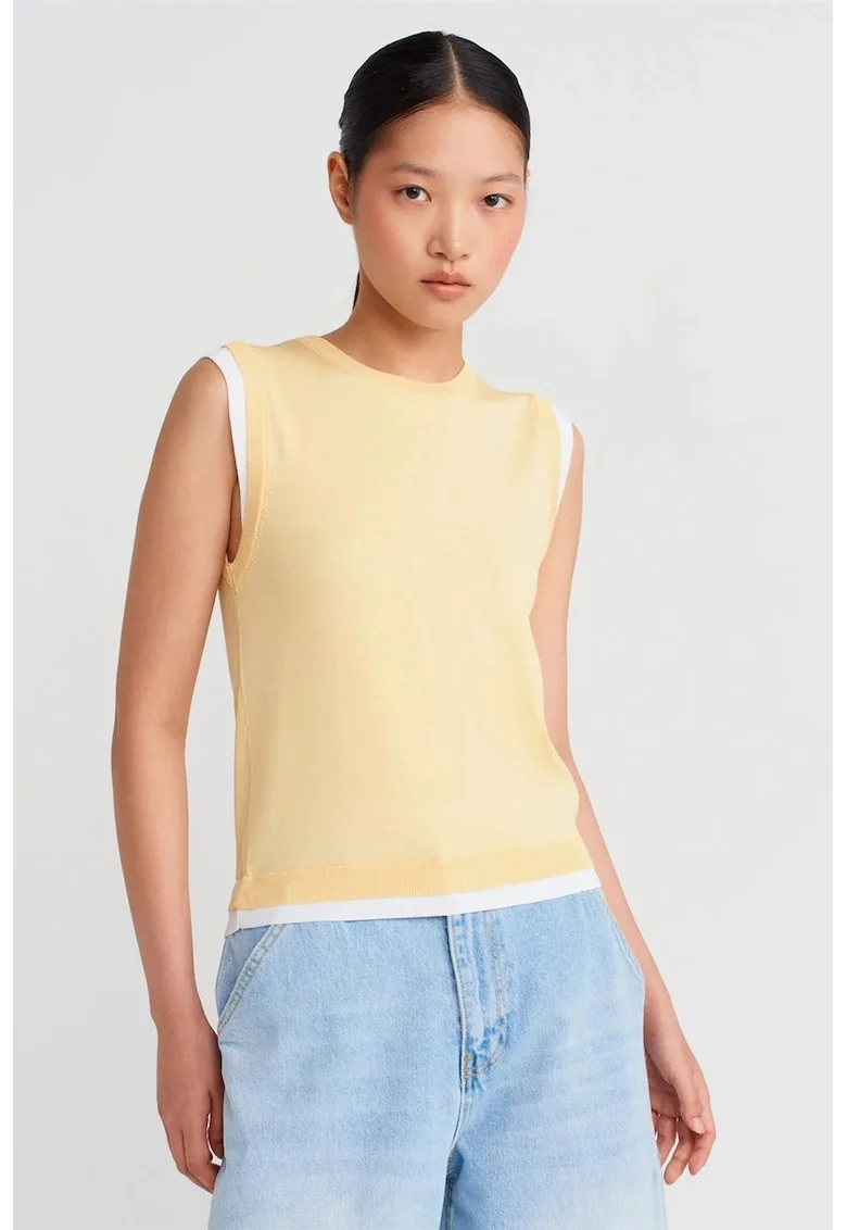 Top tricotat fara maneci,  galben lamaie, croiala regulara, casual,
