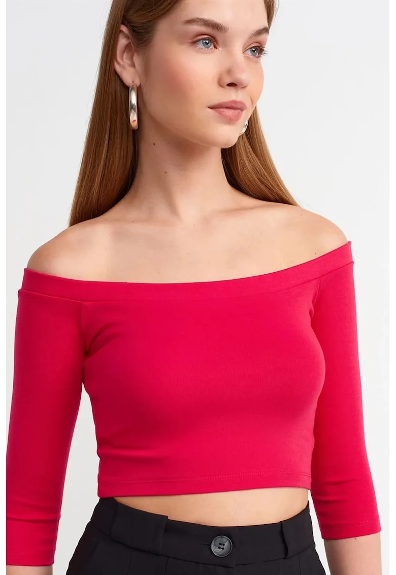 Bluza crop dama  roz aprins, bumbac cu elastan, decolteu off-shoulder, maneci trei sferturi