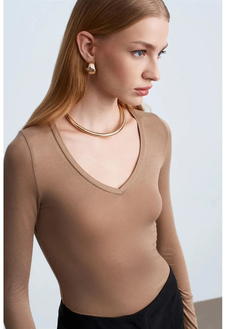 Bluza dama,  slim fit, maneca lunga, decolteu in V, maro camel, lycra cu modal, casmir si elastan