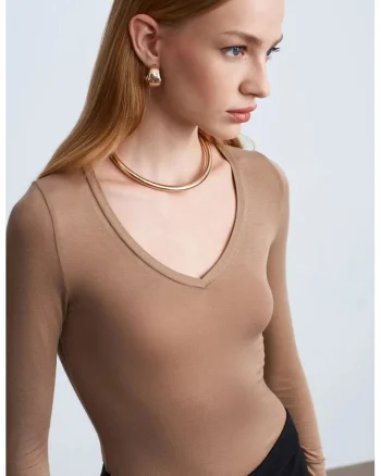 Bluza dama,  slim fit, maneca lunga, decolteu in V, maro camel, lycra cu modal, casmir si elastan