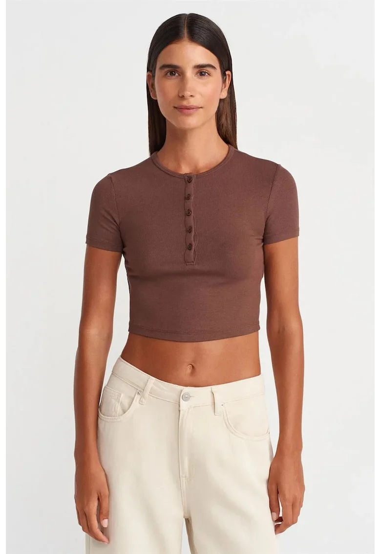 Bluza crop,  slim fit, decolteu rotund, scurta, maro, viscoza amestecata cu elastan