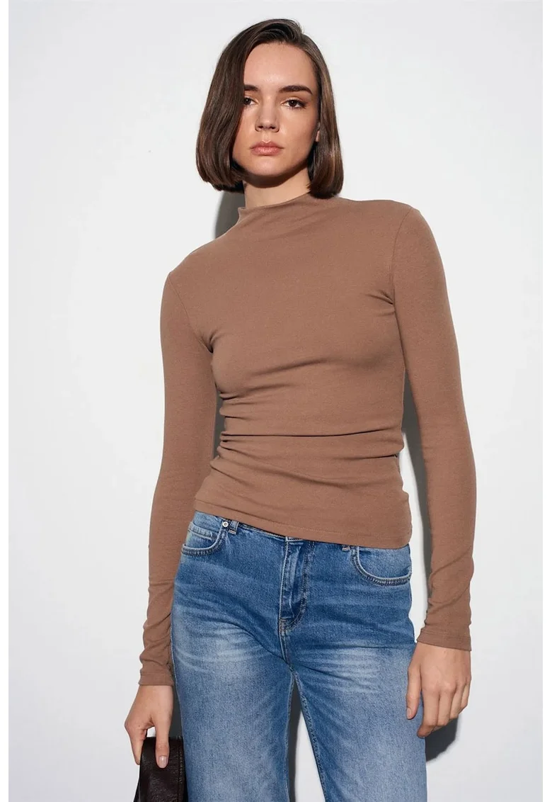 Top  slim fit, maneca lunga, maro camel, bumbac cu elastan