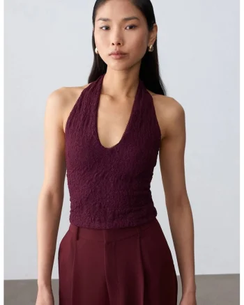 Bluza scurta  guler halterneck, decupaj, visiniu, dantela