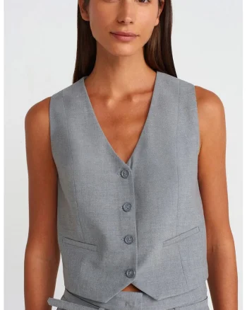 Vesta scurta,  gri deschis, croiala regulara, fara maneci, din crep