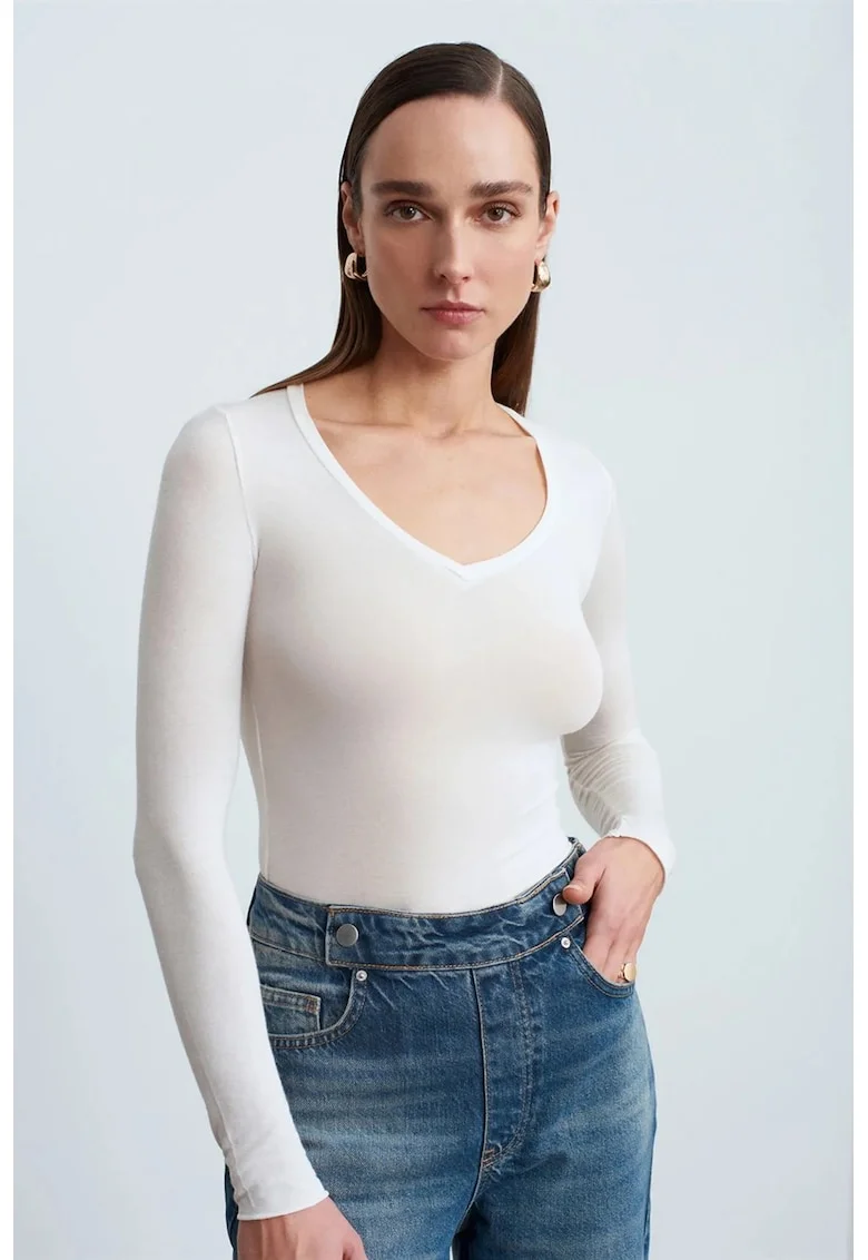 Bluza dama,  slim fit, maneca lunga, decolteu in V, alb, tricot din lycra, modal, casmir, elastan