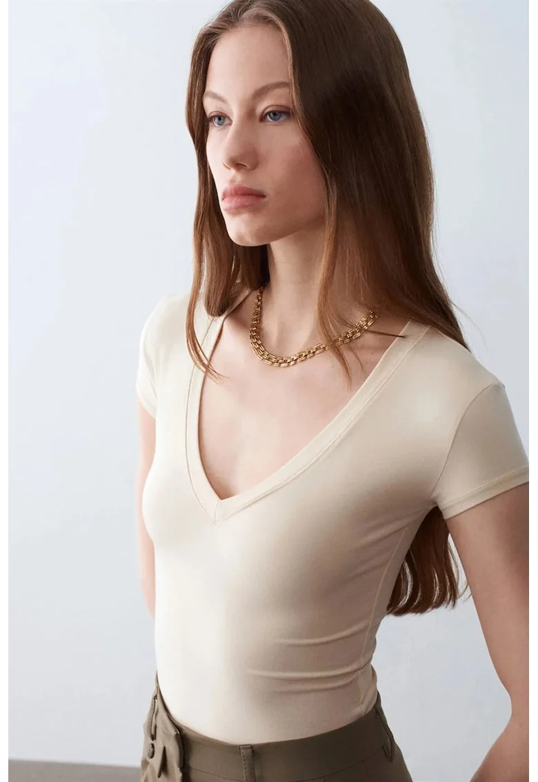 Bluza  slim fit, decolteu in V, crem natural, jerseu din bumbac, tencel si elastan