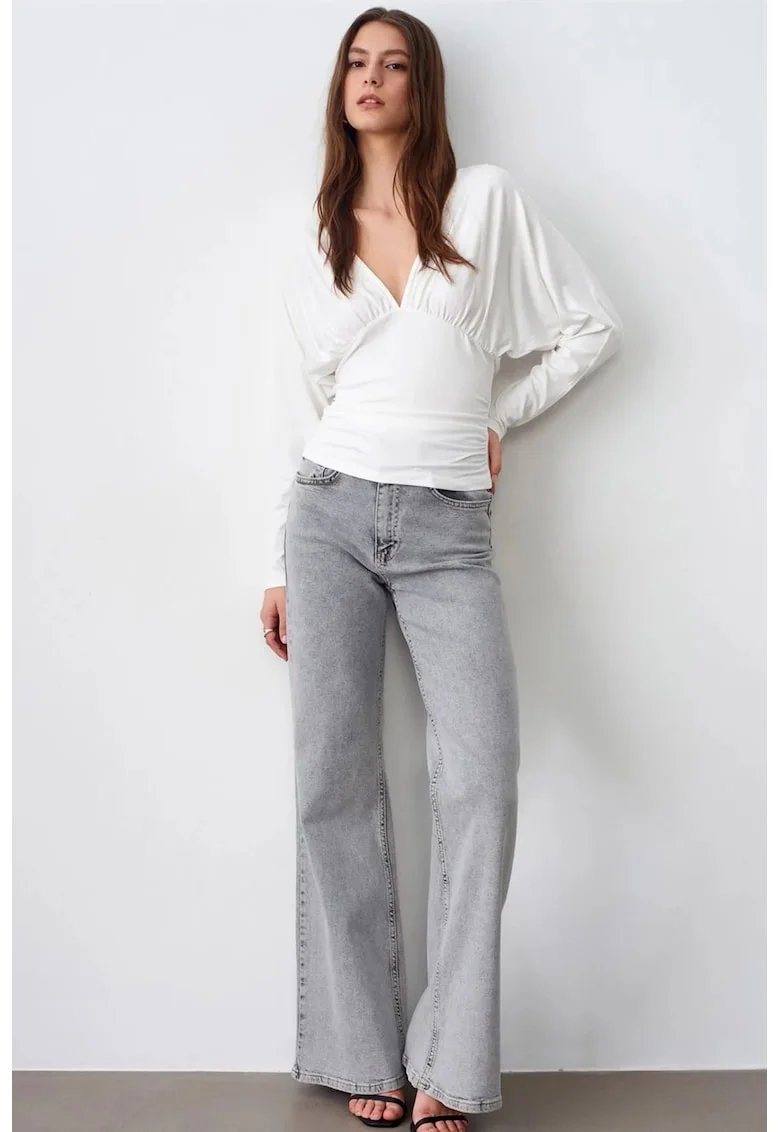 Bluza  slim fit, decolteu in V, alb, viscoza cu elastan