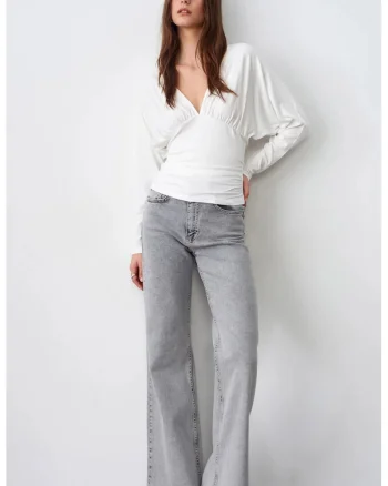 Bluza  slim fit, decolteu in V, alb, viscoza cu elastan