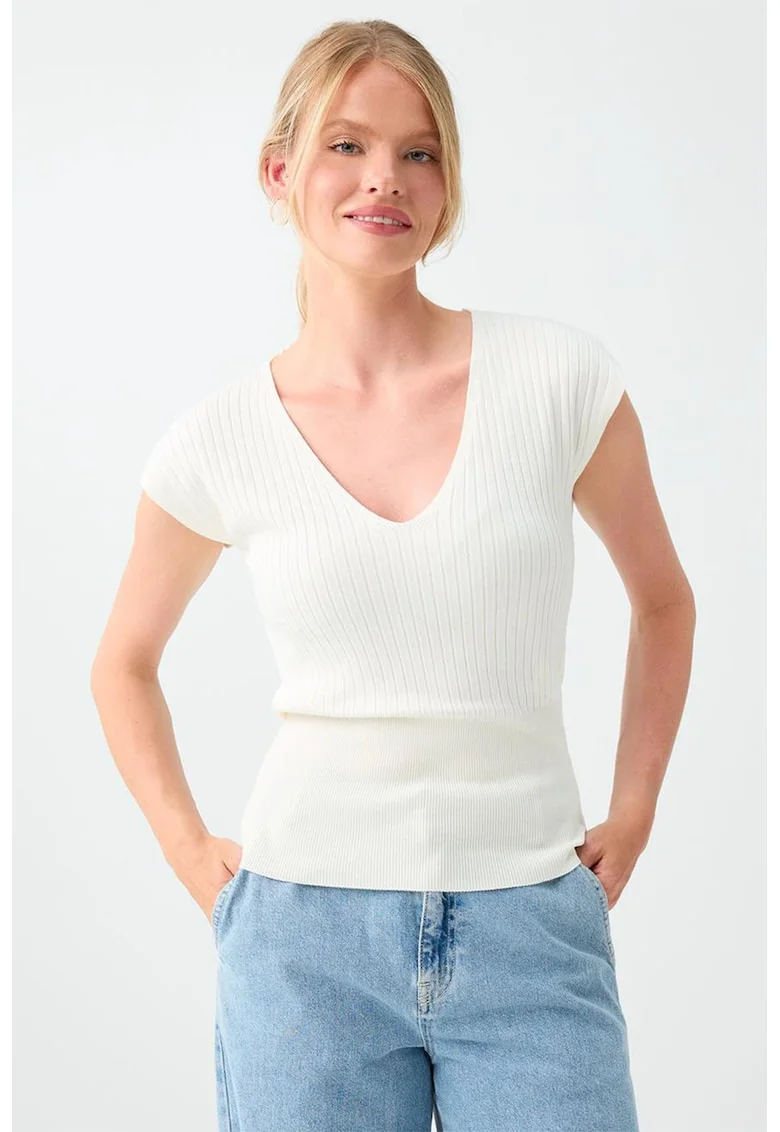 Tricou cu decolteu in V si aspect striat, Alb