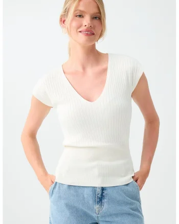 Tricou cu decolteu in V si aspect striat, Alb