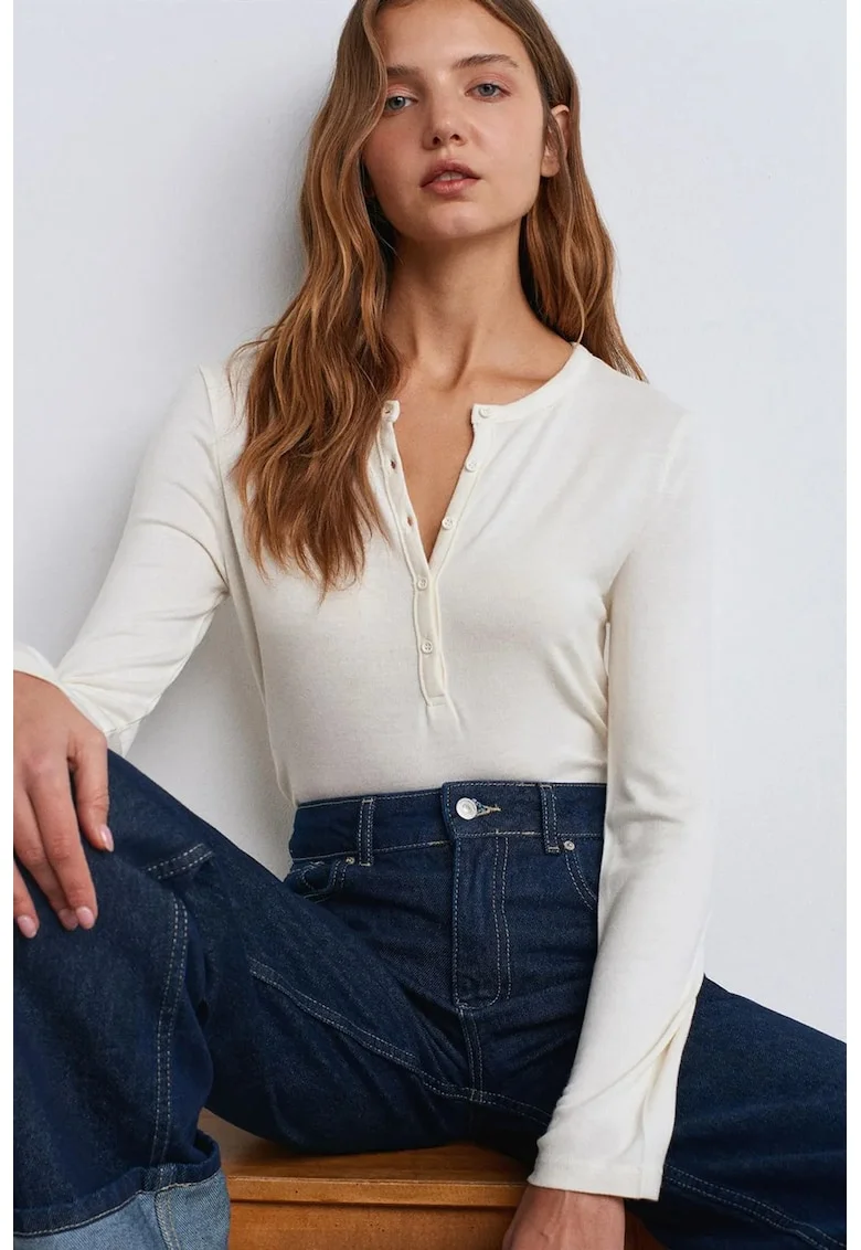 Bluze dama,  Bluza DILVIN, decolteu in V, croiala slim fit, Alb Prafuit