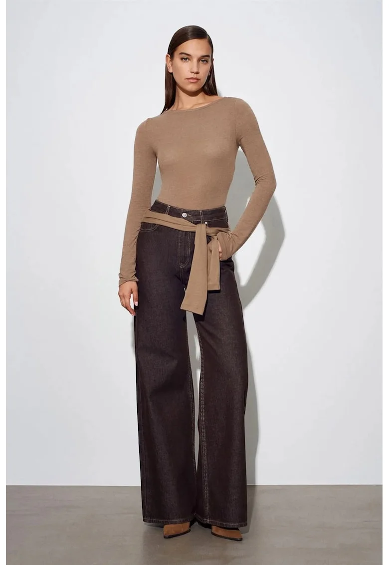 Bluze dama,  bluza cu guler barcuta, maneca lunga, maro camel, casual