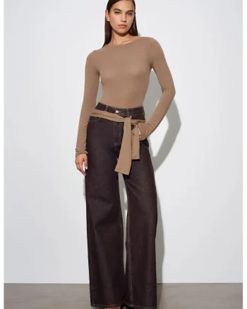Bluze dama,  bluza cu guler barcuta, maneca lunga, maro camel, casual
