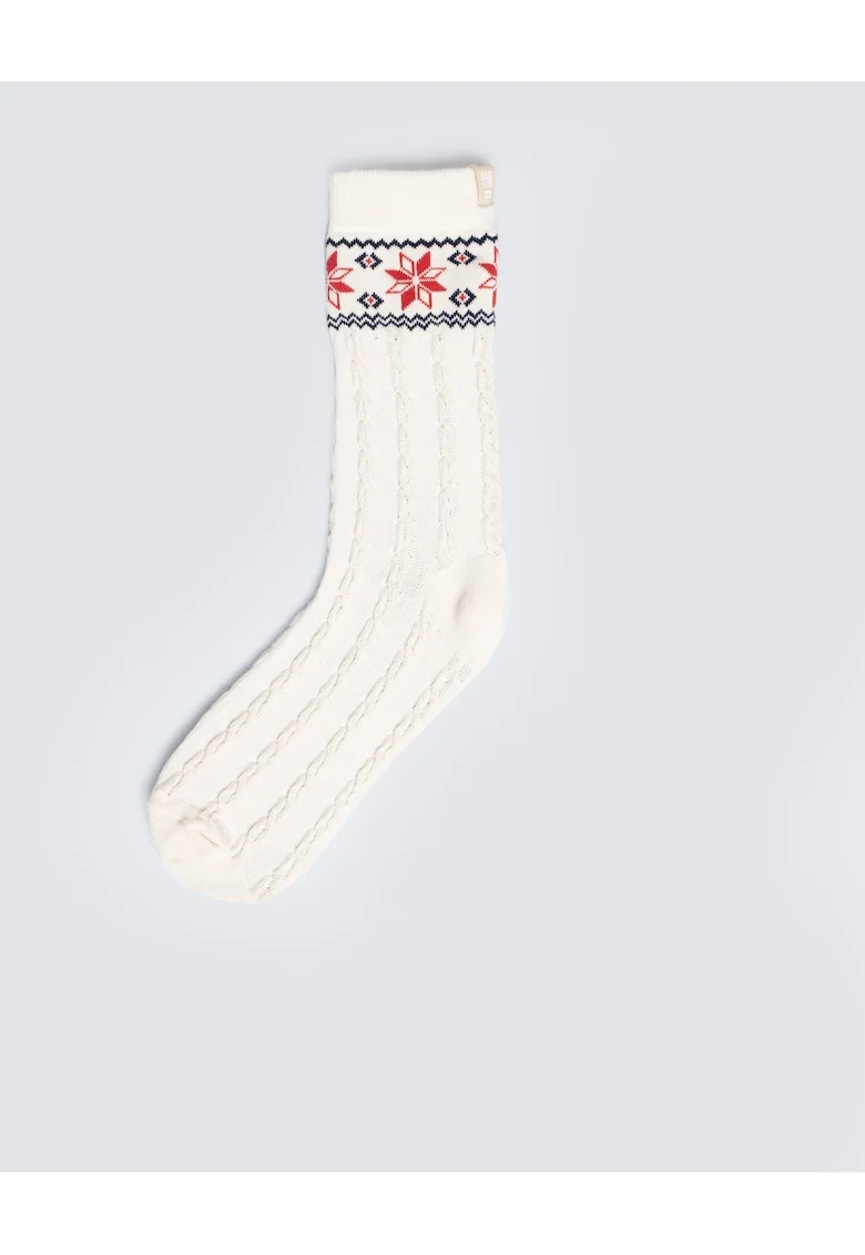 Sosete lungi cu model torsade si tematica de iarna