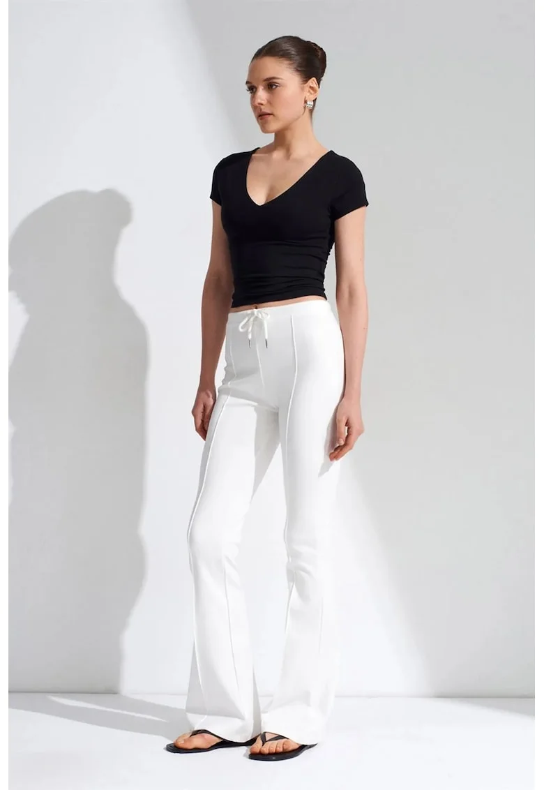 Pantaloni dama,  evazati, talie medie, alb, jerseu