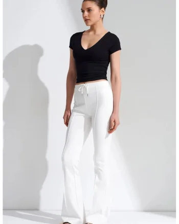 Pantaloni dama,  evazati, talie medie, alb, jerseu