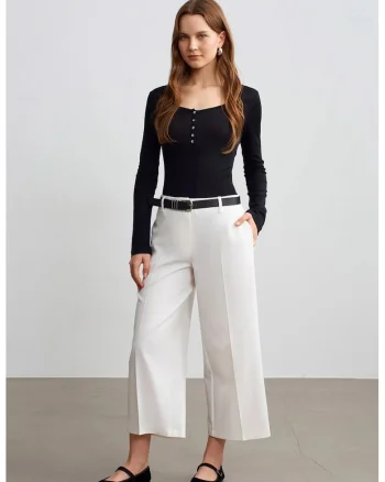 Pantaloni dama,  culottes din crep, talie inalta, alb prafuit, casual