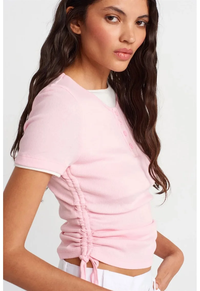 Tricou  slim fit, roz pudra, bumbac 100% cu detalii cu snur, pentru femei