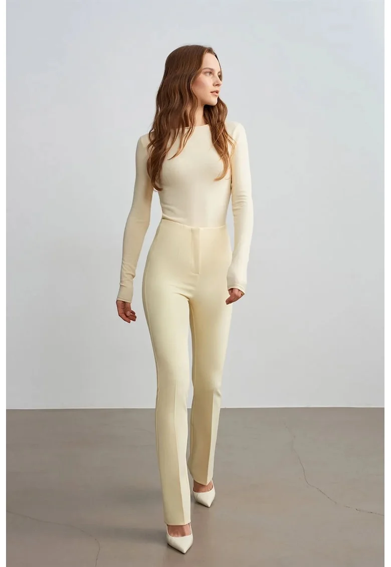 Pantaloni dama,  drepti, crem natural, plisat, crep