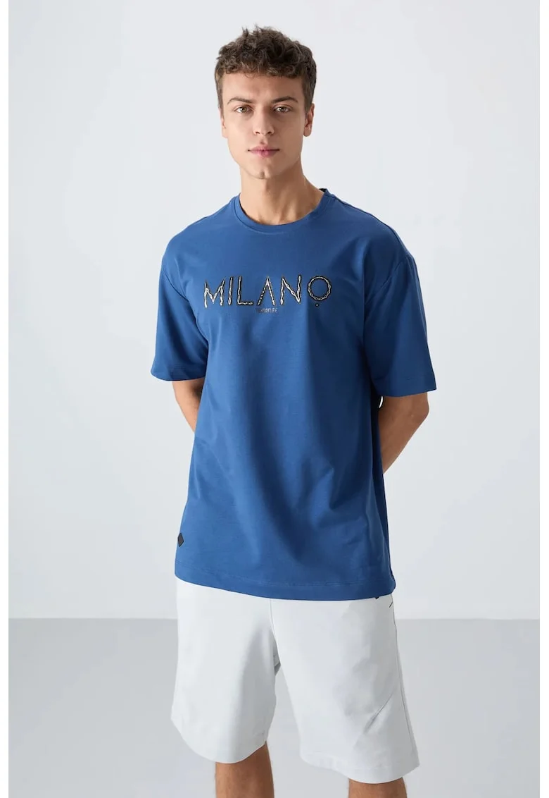 Tricou  supradimensionat cu guler rotund, imprimeu Albastru Moroccan, barbati