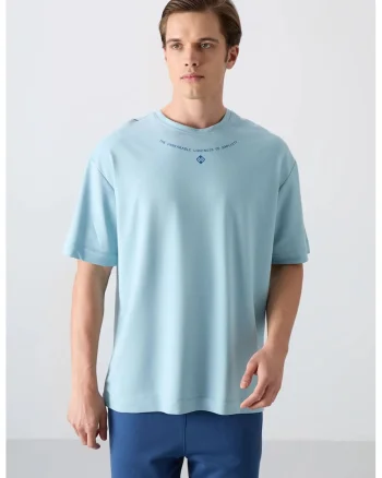Tricou  supradimensionat, imprimeu pe spate, albastru deschis, bumbac cu poliester si lycra