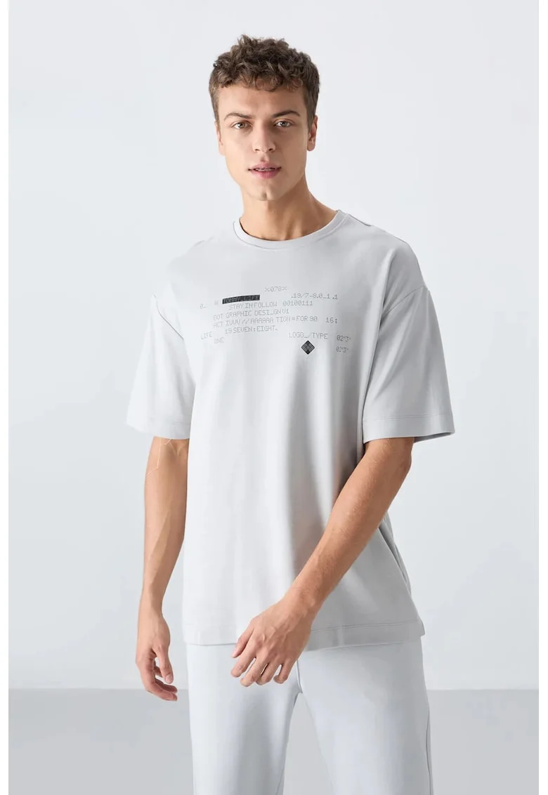 Tricou  supradimensionat, gri deschis, bumbac si poliester, imprimeu pe spate