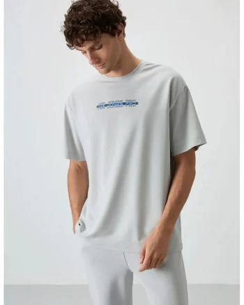 Tricou barbatesc  supradimensionat, gri deschis, bumbac si poliester, imprimeu pe spate