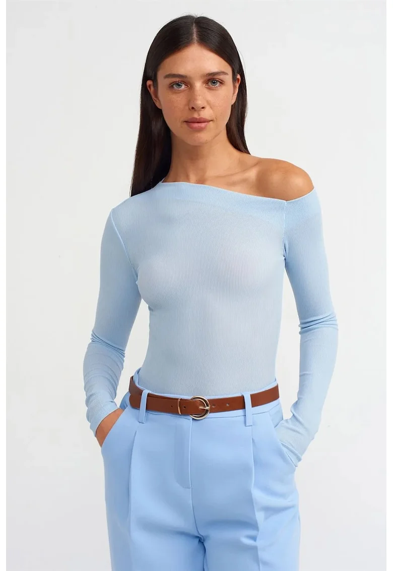 Bluza dama,  slim fit, decupaj asimetric, albastru deschis, poliester cu elastan