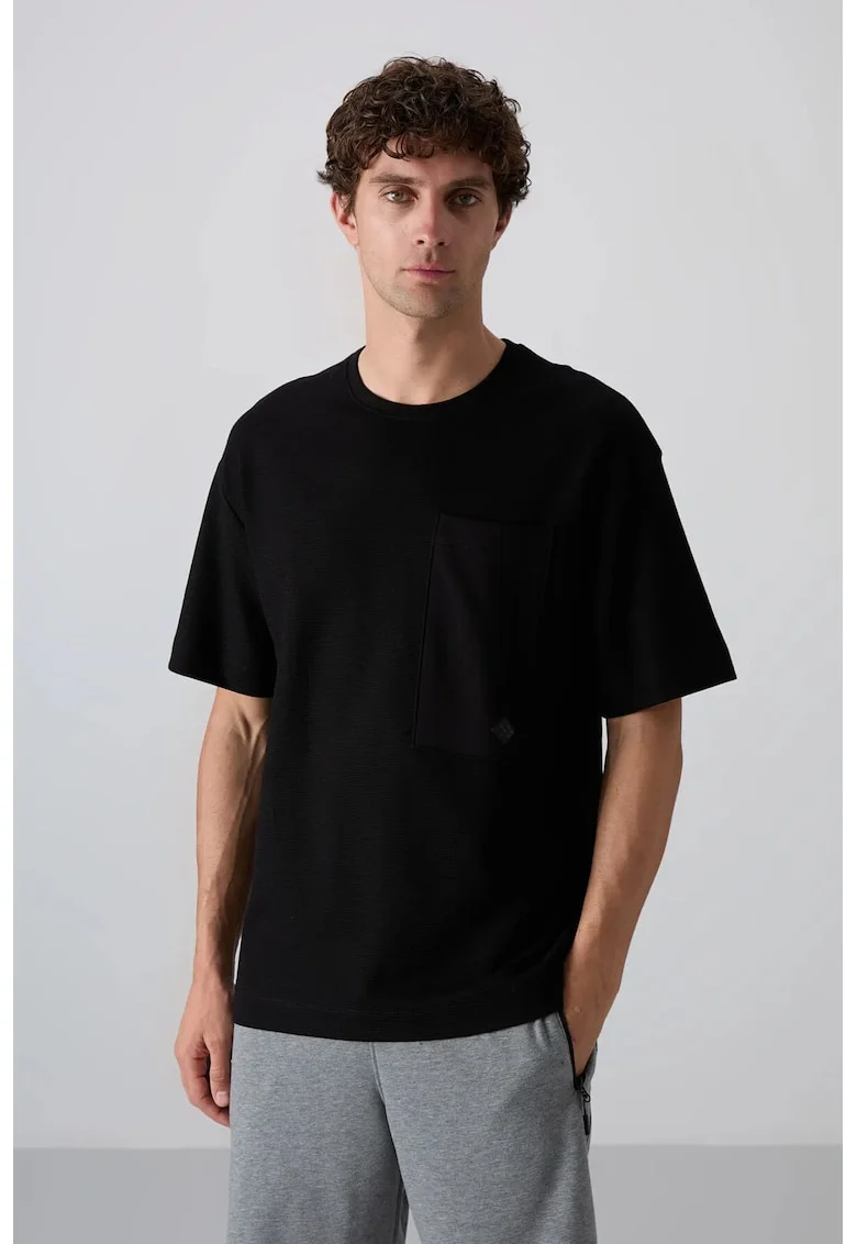 Tricou  supradimensionat, cu guler rotund, buzunar, negru, bumbac-poliester