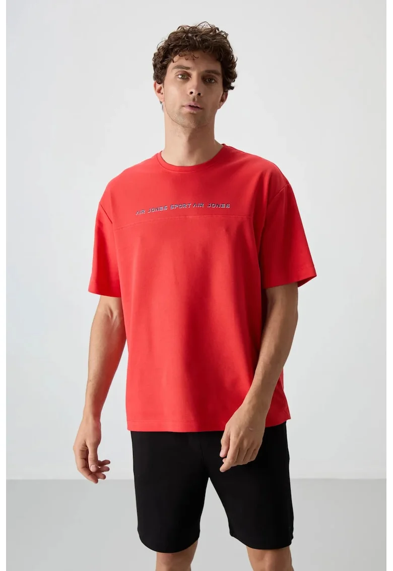 Tricou barbati,  supradimensionat, rosu, bumbac si poliester, cu imprimeu si broderie